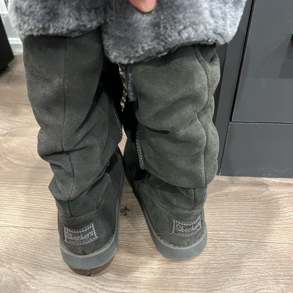 Sketchers Boots - Picture 2 of 7